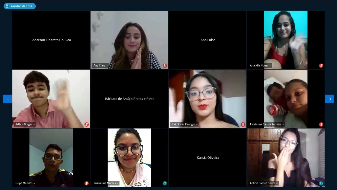 Ao final, os estudantes apareceram para se despedirem Ao final, os estudantes apareceram para se despedirem